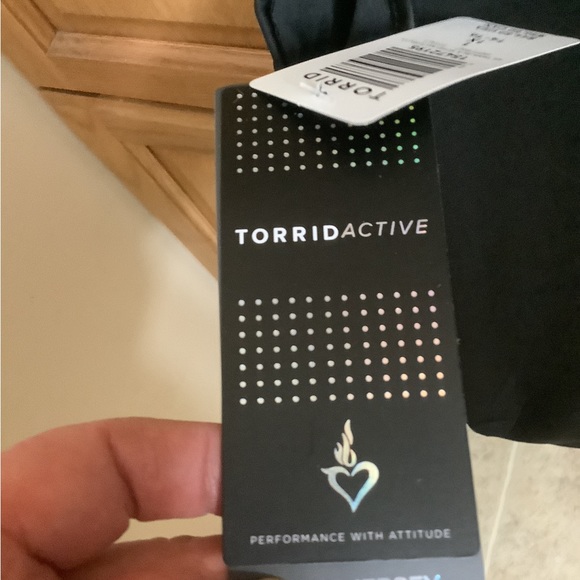 🍉 Torrid plus size maternity active tank, ruching on the sides, 1X, NWT, black - Picture 13 of 16